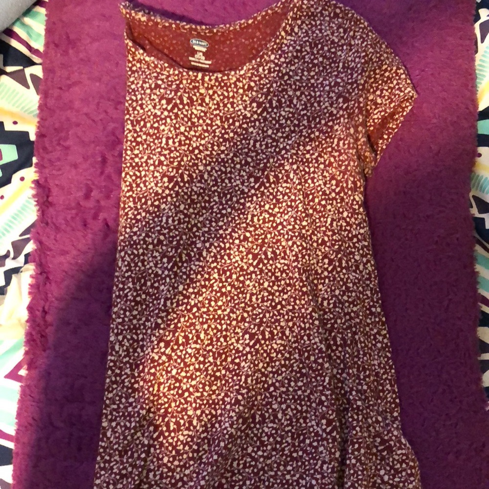 A short sleeve shirt.
